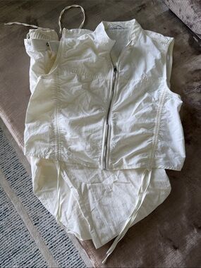 Zara Off-White Sleeveless Zip-Up Vest with matching pants